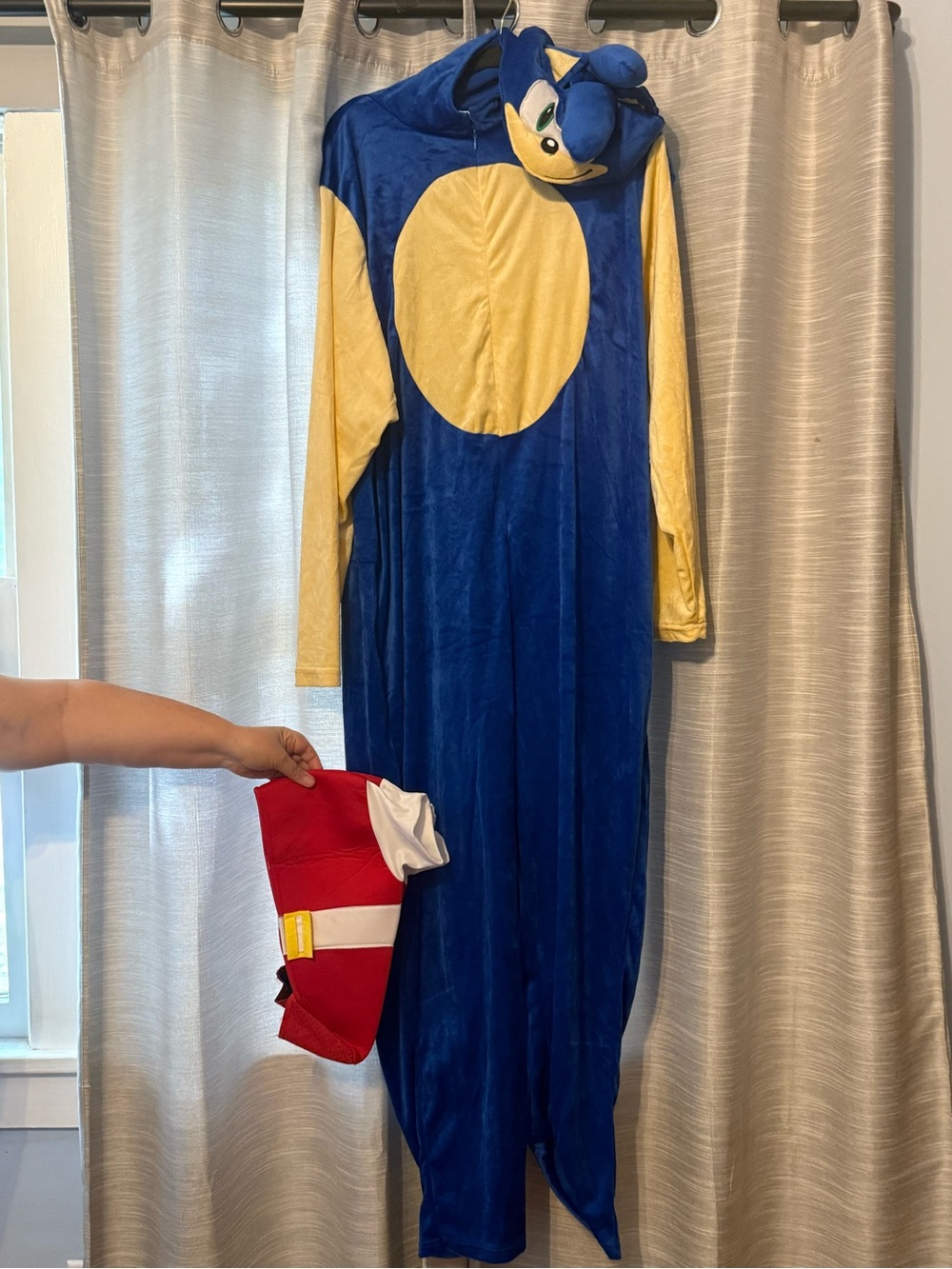 Spirit Halloween Adult Sonic the Hedgehog Men’s Costume Sz L/XL Flaws